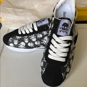 NEW skull print faux leather sneakers